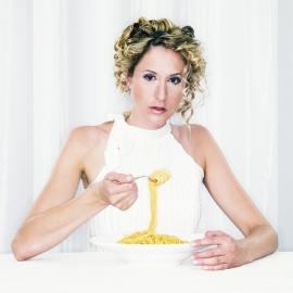 DON´T PLAY WITH FOOD - WHITE # 1 © Hans Keller