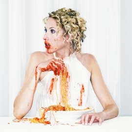 DON´T PLAY WITH FOOD - WHITE # 3 © Hans Keller