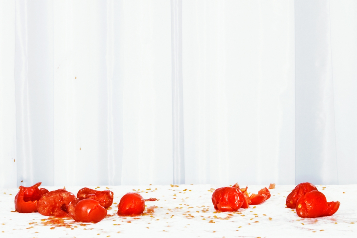 DON´T PLAY WITH FOOD - WHITE # 5 © Hans Keller