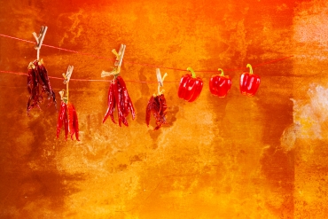 DON´T PLAY WITH FOOD - RED # 3 © Hans Keller