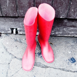RED RUBBER BOOTS
