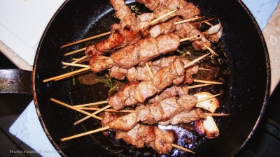 Cantina № 28 – Pinchos morunos (Maurische Fleischspießchen) © Hans Keller